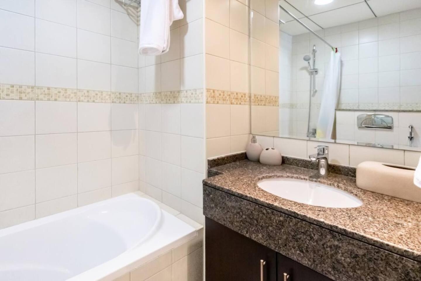 Luxurious 1 Bedroom Apartment In The Dubai Marina! Экстерьер фото