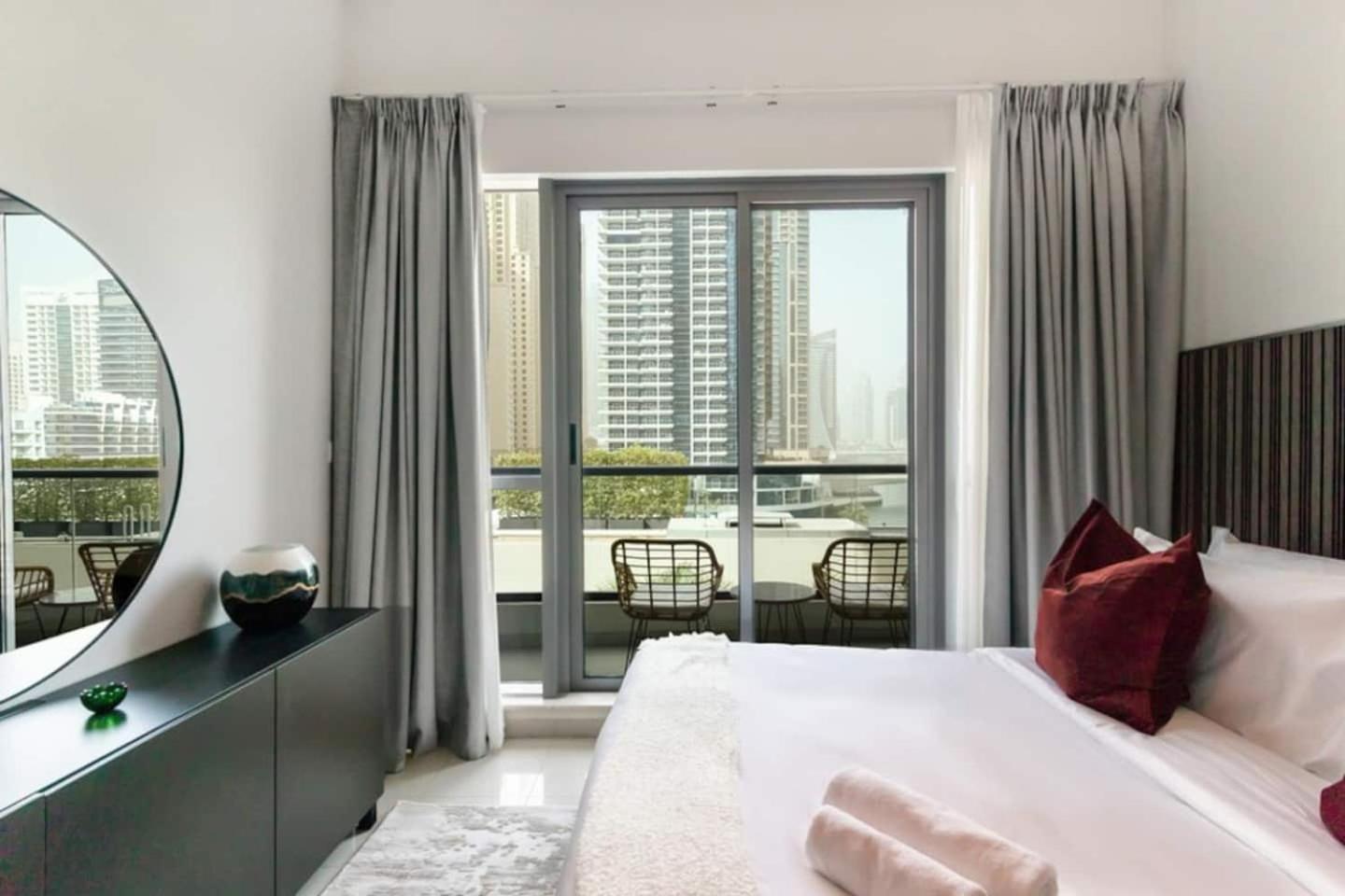 Luxurious 1 Bedroom Apartment In The Dubai Marina! Экстерьер фото
