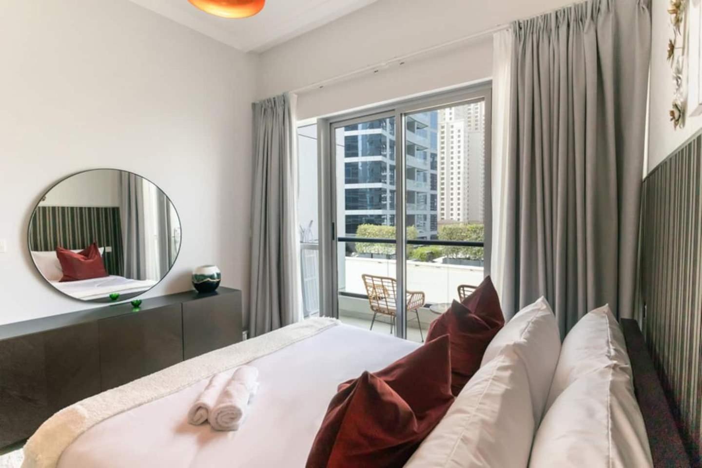 Luxurious 1 Bedroom Apartment In The Dubai Marina! Экстерьер фото