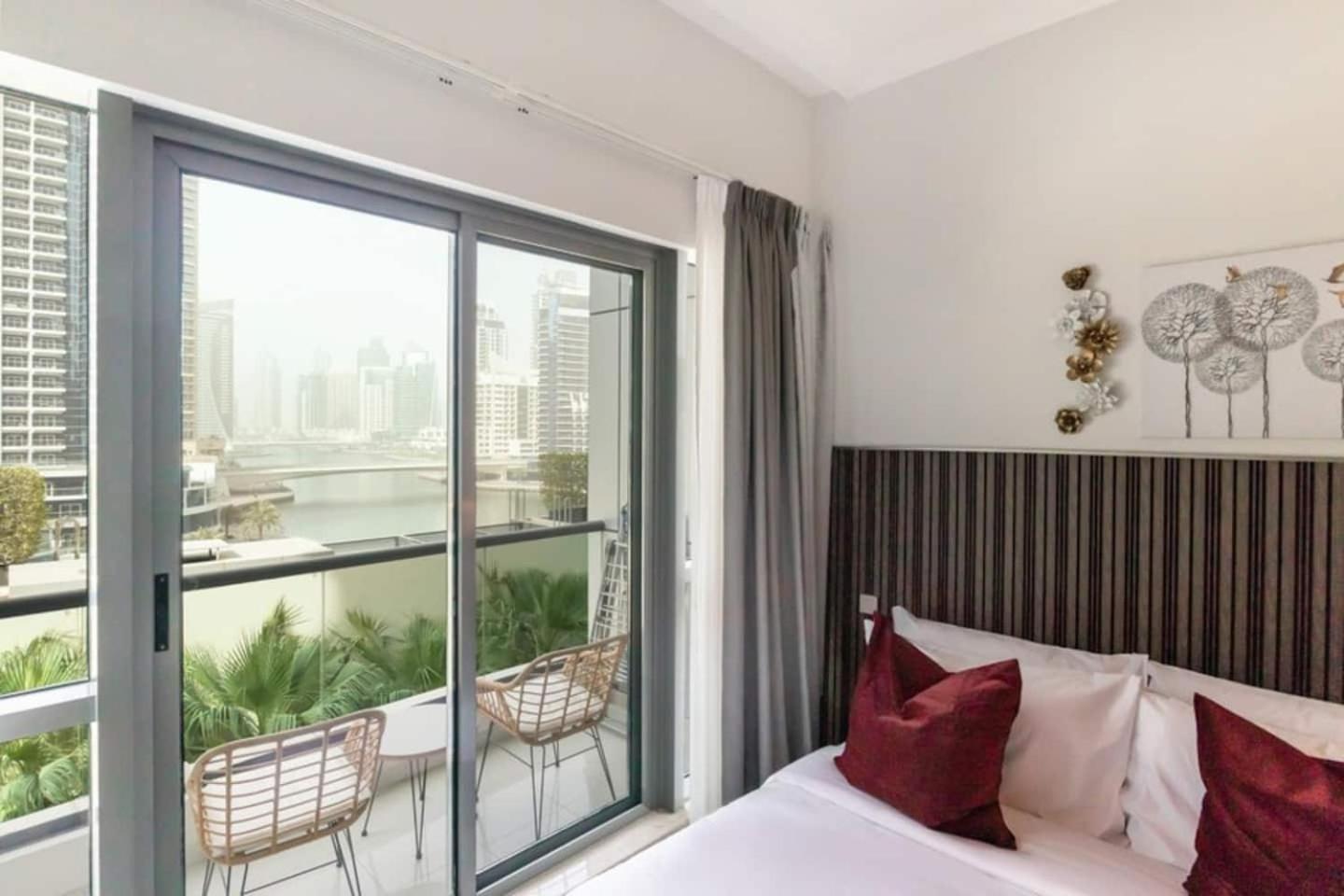 Luxurious 1 Bedroom Apartment In The Dubai Marina! Экстерьер фото